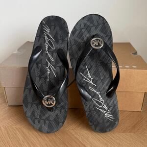 Michael Kors Black/Silver Women Flip Flops - SZ 7